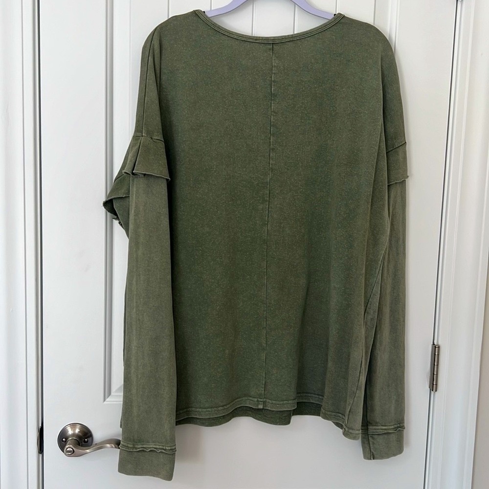 Easel, Sz M, oversized, lagenlook, loose, flowy, sage green, flounce top - Picture 4 of 10